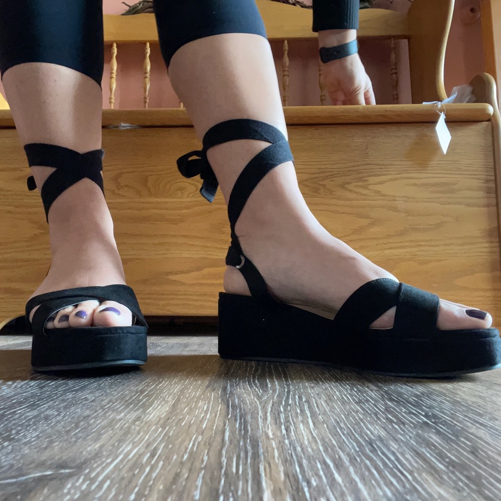 Lace up calf, sandals